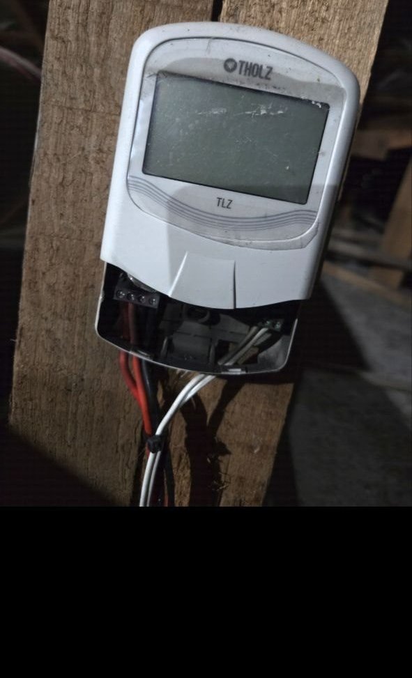 Controlador de temperatura Tholz TLZ queimado por instalação errada em boiler